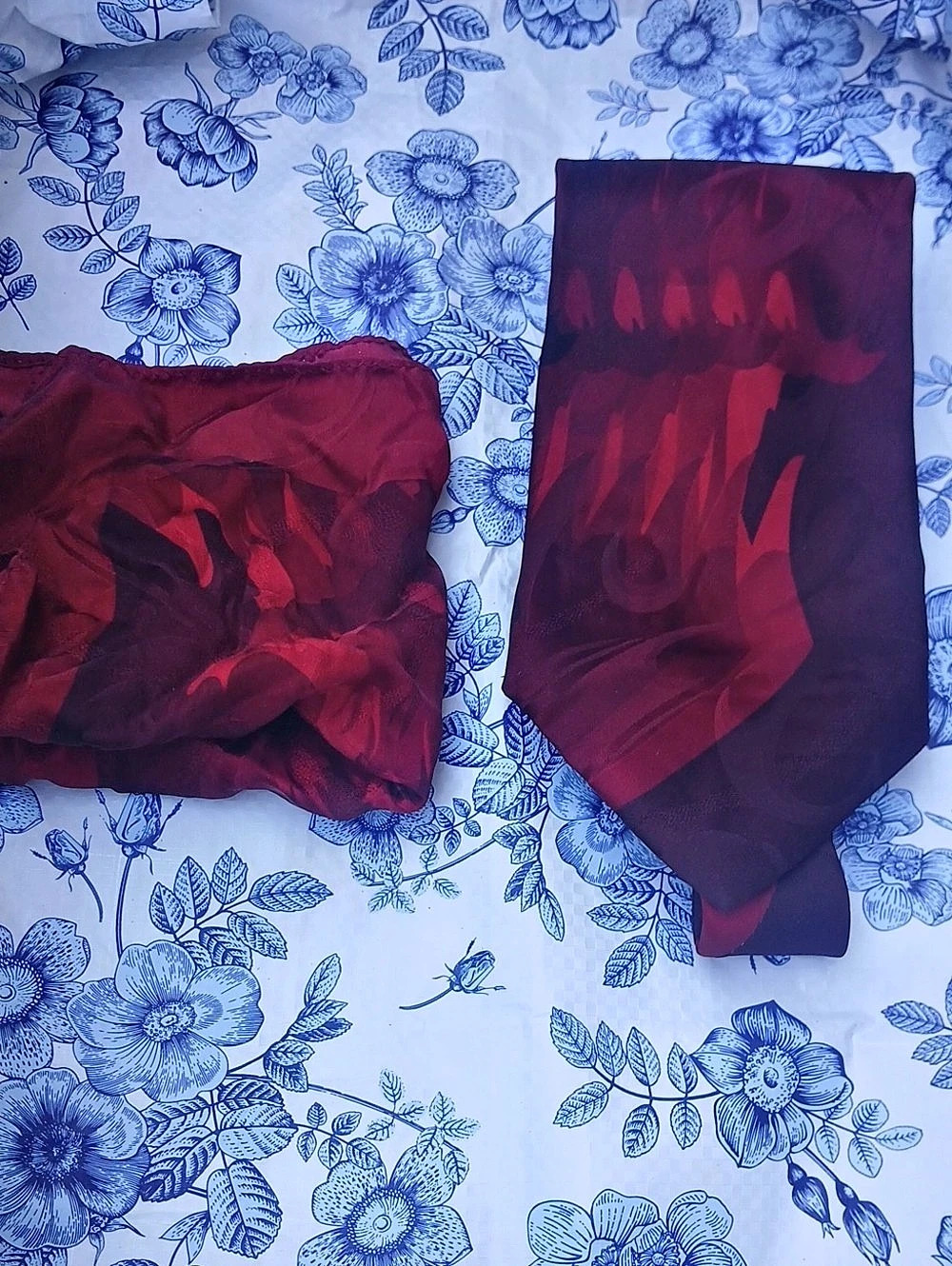 Abstract Silk Tie Set in Red... Vintage